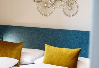 Apart of me Klagenfurt allows 18 year olds to book a room