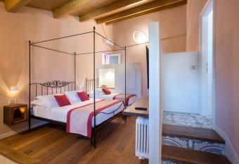 Dimora del Leone has Balcony rooms