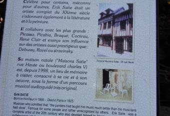 Maison Traditionnelle Honfleur au Coeur has Balcony rooms