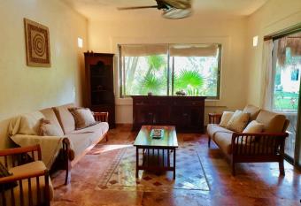 Casa Alexandra 4BR -10min 5ta y Playas! SLEEPS 11 has rooms with a private hot tub
