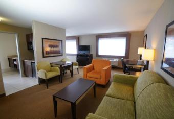 Creekside Hotel & Suites allows 18 year olds to book a room