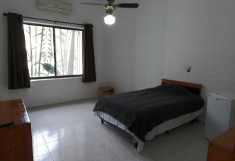 Rec  mara amplia y c  moda en monterrey allows 18 year olds to book a room