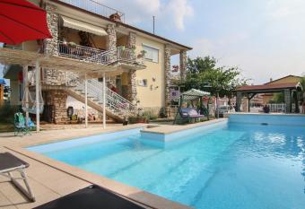 Villa Palma has Balcony rooms