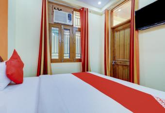 OYO Palace At Seventy Two Near Iskcon Temple Noida has Balcony rooms