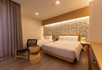 Hound Garden&Terrace Hotel has Balcony rooms