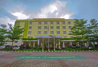 Padjadjaran Suites Resort and Convention Hotel allows 18 year olds to book a room