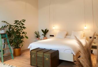 Chambre d Amis by Alix allows 18 year olds to book a room
