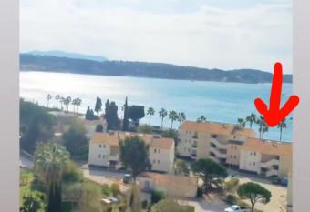 Studio    10 m des plages et    5 min du centre ville de Bandol allows 18 year olds to book a room