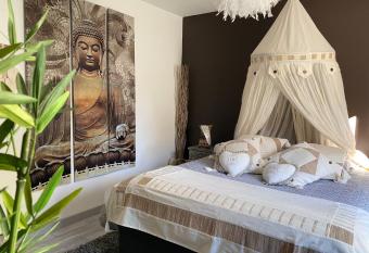 Chambre cosy allows 18 year olds to book a room