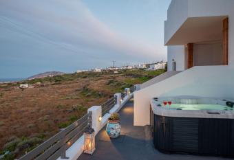 White Utopia Apartments and Maisonettes has rooms with a private hot tub