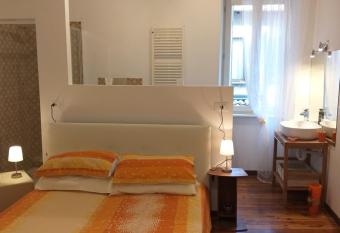 Appartamento Sil   allows 18 year olds to book a room