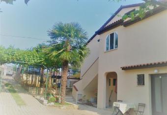 Apartments Folo has Balcony rooms