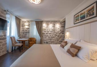 Apartment La Piazzetta 1 allows 18 year olds to book a room