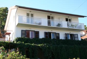 Apartments Goic has Balcony rooms