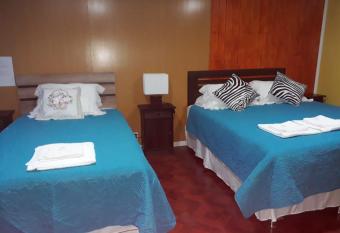 hostal geminis ,phillipi 653 centro allows 18 year olds to book a room