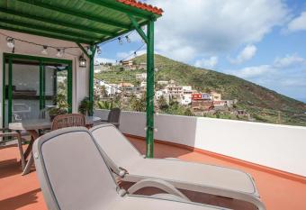 Casa Taganana allows 18 year olds to book a room