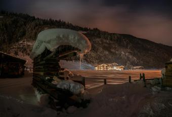 Landhaus Rohregger has Balcony rooms
