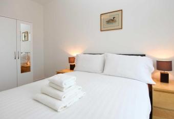 Parkes Court Apartments has Balcony rooms