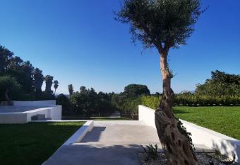 Villa Antonietta has rooms with a private hot tub