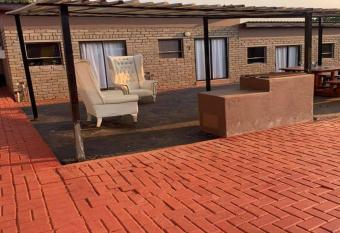 Tshinakie Self Catering Lodge allows 18 year olds to book a room