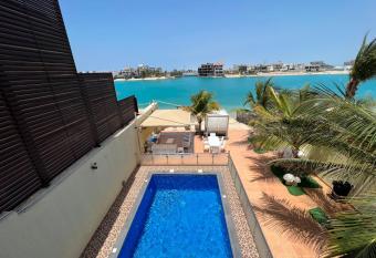 Le Bleu Pearl                                     has Balcony rooms