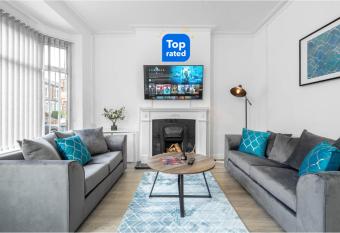 Haus Beautiful 3 Bedroom House l Parking l Garden l Family friendly has Balcony rooms