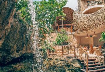 Kan Tulum has rooms with a private hot tub