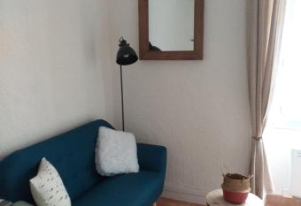 Studio hyper centre entre port et plage allows 18 year olds to book a room