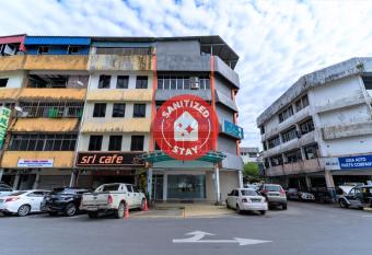OYO 90207 Sir Inn allows 18 year olds to book a room
