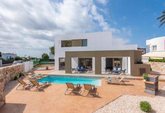 Villa Noka has Balcony rooms