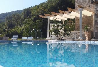 Villa D amore Montenegro has Balcony rooms