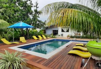 Castaway Lodge has Balcony rooms