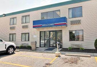 Studio 6 Merrillville IN allows 18 year olds to book a room