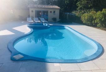 maisonette Cosi allows 18 year olds to book a room