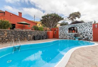 Finca Los Vi  edos Casa Rural has Balcony rooms