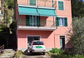 Casa Iris allows 18 year olds to book a room