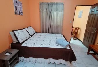 Marta s Guesthouses, apartamentos con entrada autonoma allows 18 year olds to book a room