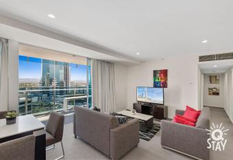 H Residences - 2 Bed Unit in the heart of Surfers has rooms with a private hot tub