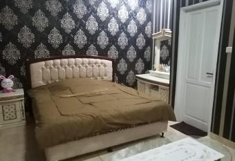 OYO 90285 Villa Artanti Cipanas allows 18 year olds to book a room