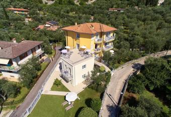 La Pervinca Apartments allows 18 year olds to book a room