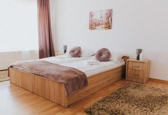 Lotus Apartman has Balcony rooms