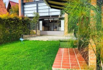 Hermoso apartamento con vista al lago has Balcony rooms