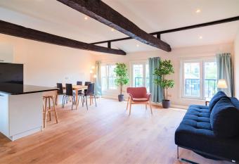 The Main Square Residence has Balcony rooms