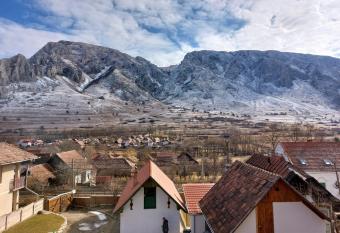F  lix h  z has Balcony rooms