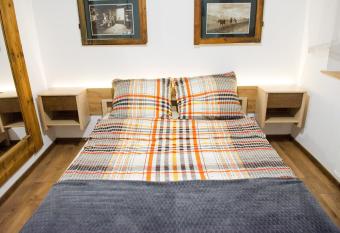 GOLD-BOX has Balcony rooms