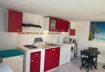 Studio de vacance ou pro le gosier has Balcony rooms