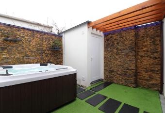 DAINTY House allows 18 year olds to book a room