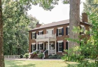 Boyd Harvey Main House & Carriage House has Balcony rooms