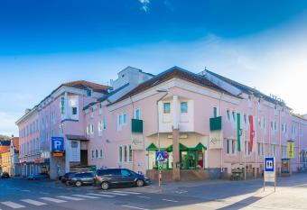 Hotel Kongress has Balcony rooms