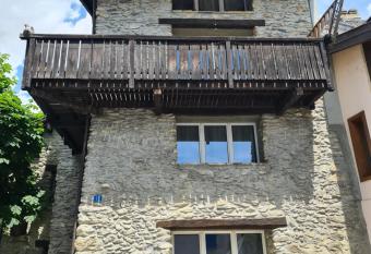 Maison atypique du 18  me si  cle allows 18 year olds to book a room